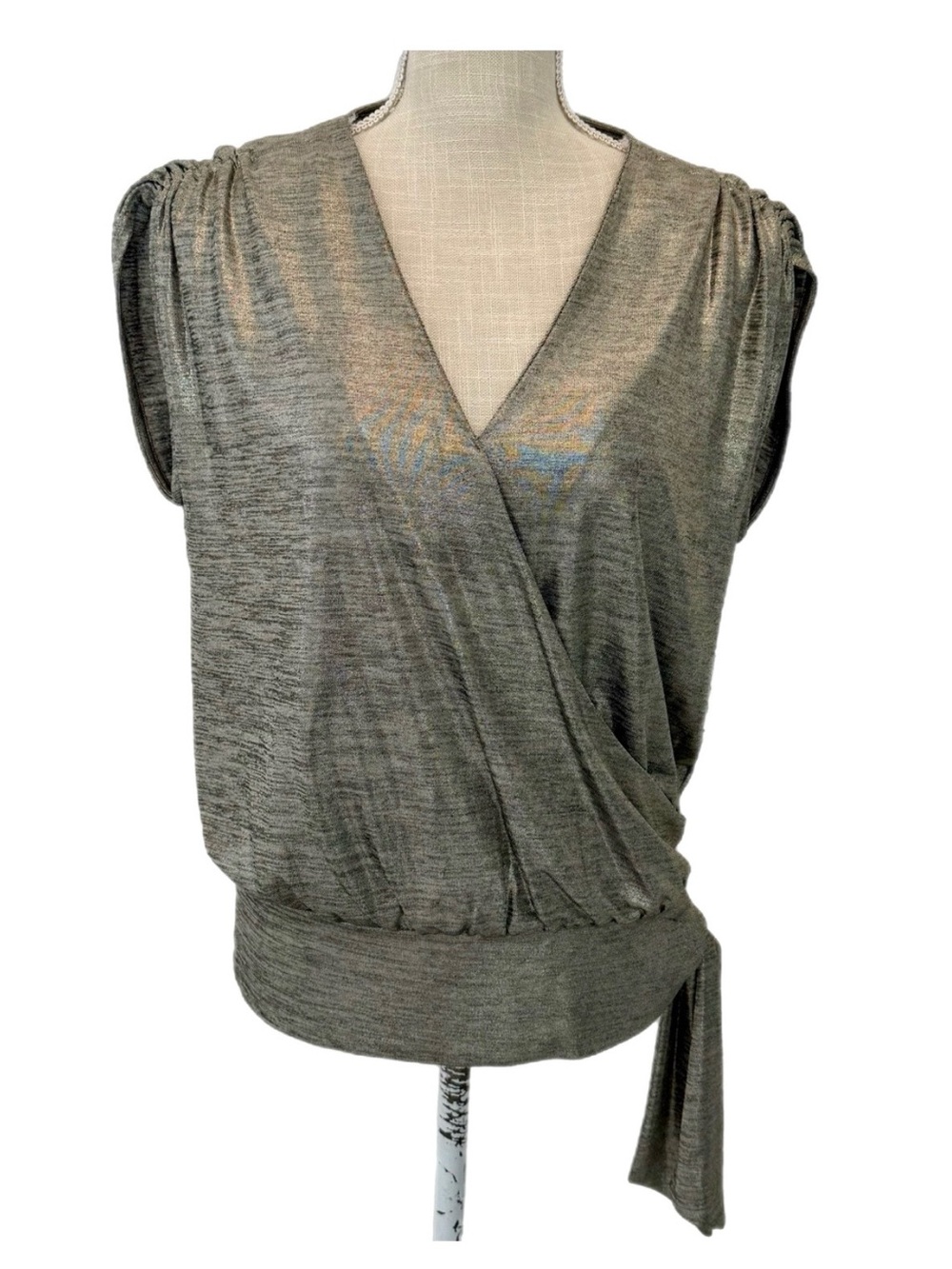 NEW INC INTERNATIONAL CONCEPTS FOILED GOLD METALLIC TOP